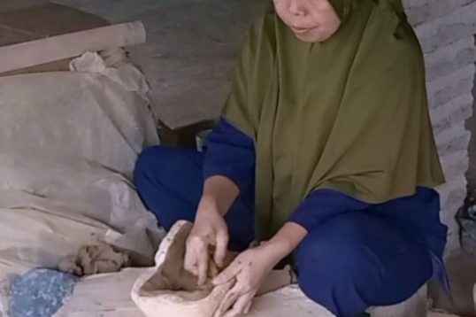 pengrajin gerabah